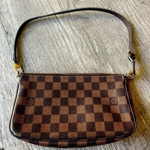 Louie Vuitton Brown Hand Bag
